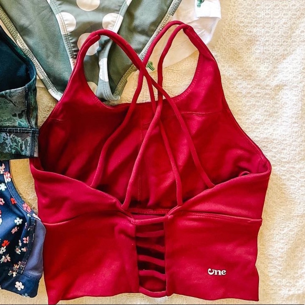 Maroon One sports bra/tank, size 4. Stunning on. No padding but can be added.